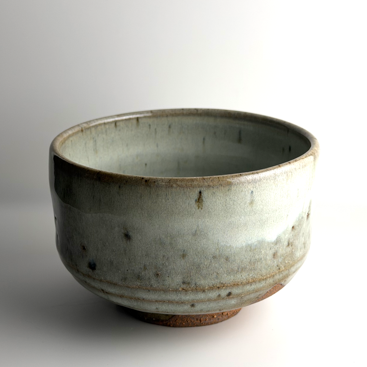 Shigaraki Hanzutsu Chawan – Mist Gray Matcha Bowl